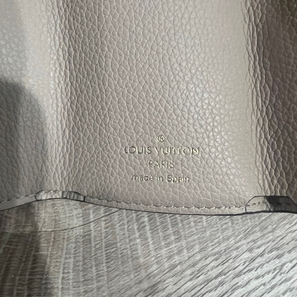 Louis Vuitton Portefeuille Trifold, LIKE NEW, Microchipped w/ COA - Picture 11 of 16